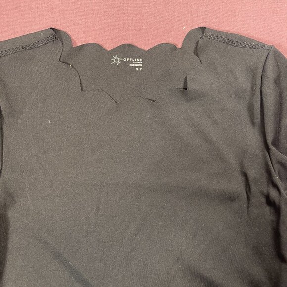 Offline by Aerie Goals Scalloped Cropped Tee in Black -  Size Small - Picture 4 of 7